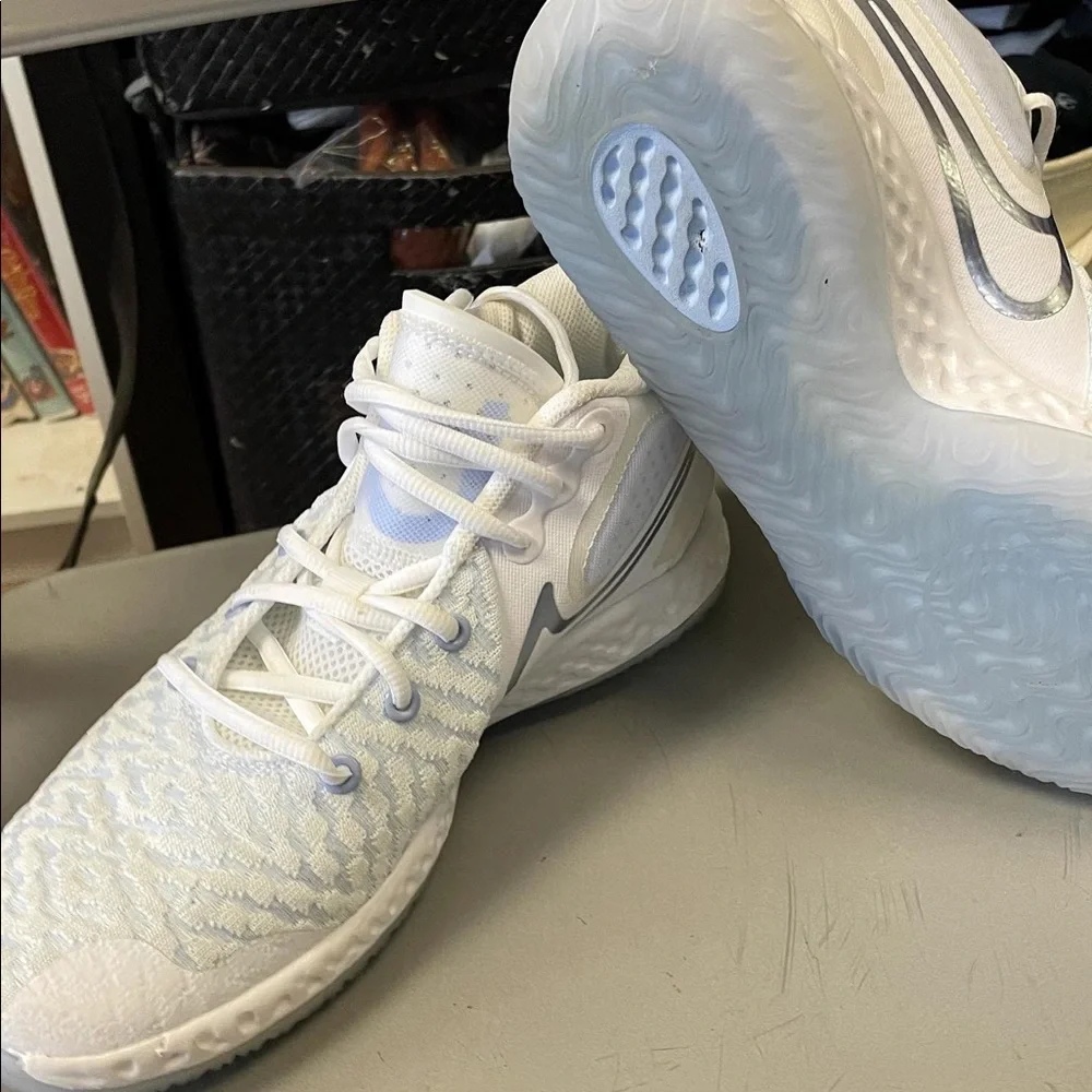 7.5 NIKE KD TREY - Picture 9 of 12
